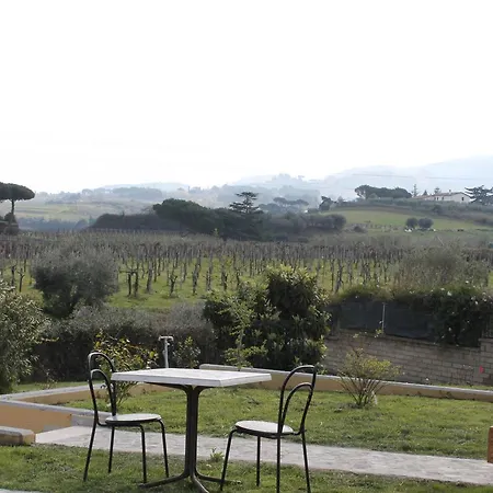 Erba Regina Farm stay *
