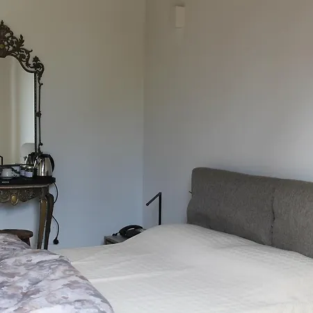 Erba Regina Farm stay *